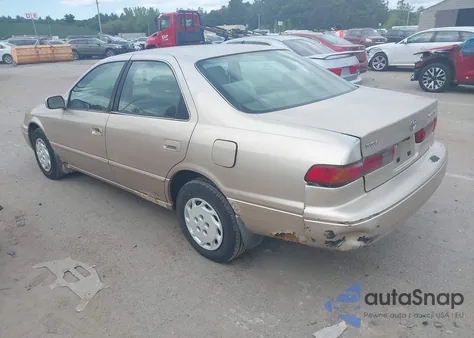 1997 Toyota Camry Le z USA, uszkodzony, nr VIN 4T1BG22K3VU748137